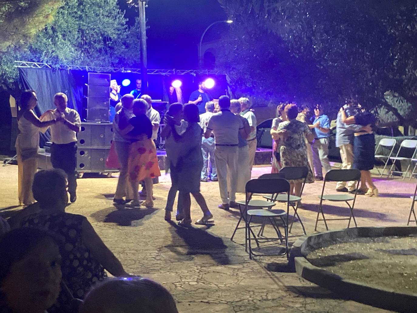 Fotos| Los mayores de Monesterio disfrutan de su Verbena Popular