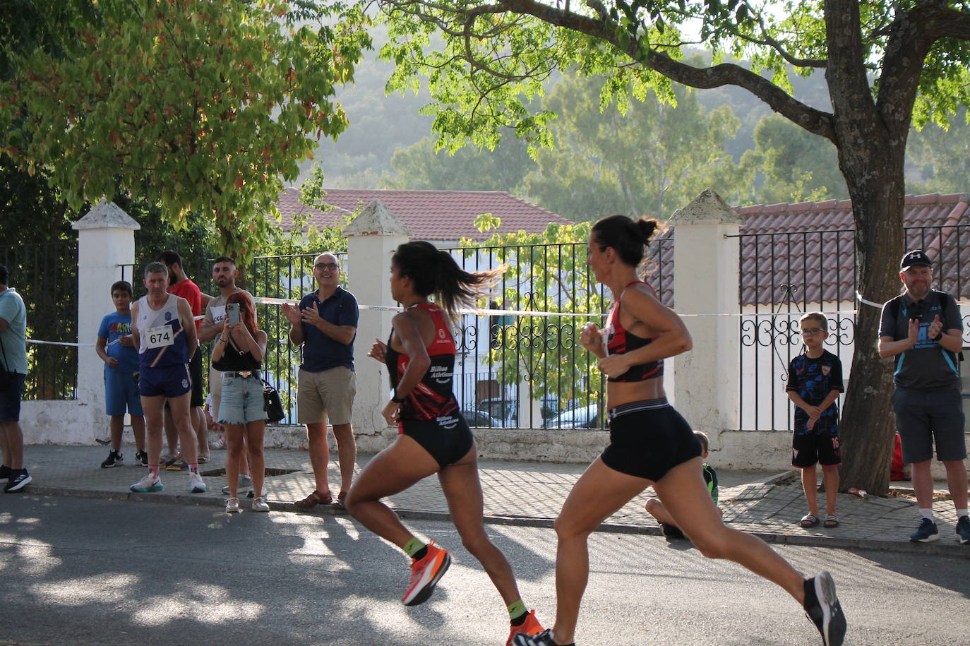 Fotos| Unos 200 atletas participan en la II Milla Urbana de Monesterio