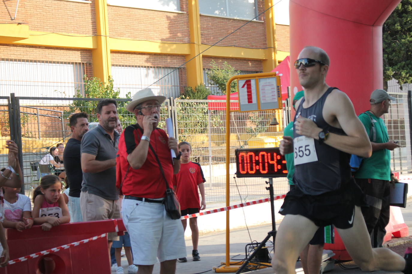 Fotos| Unos 200 atletas participan en la II Milla Urbana de Monesterio