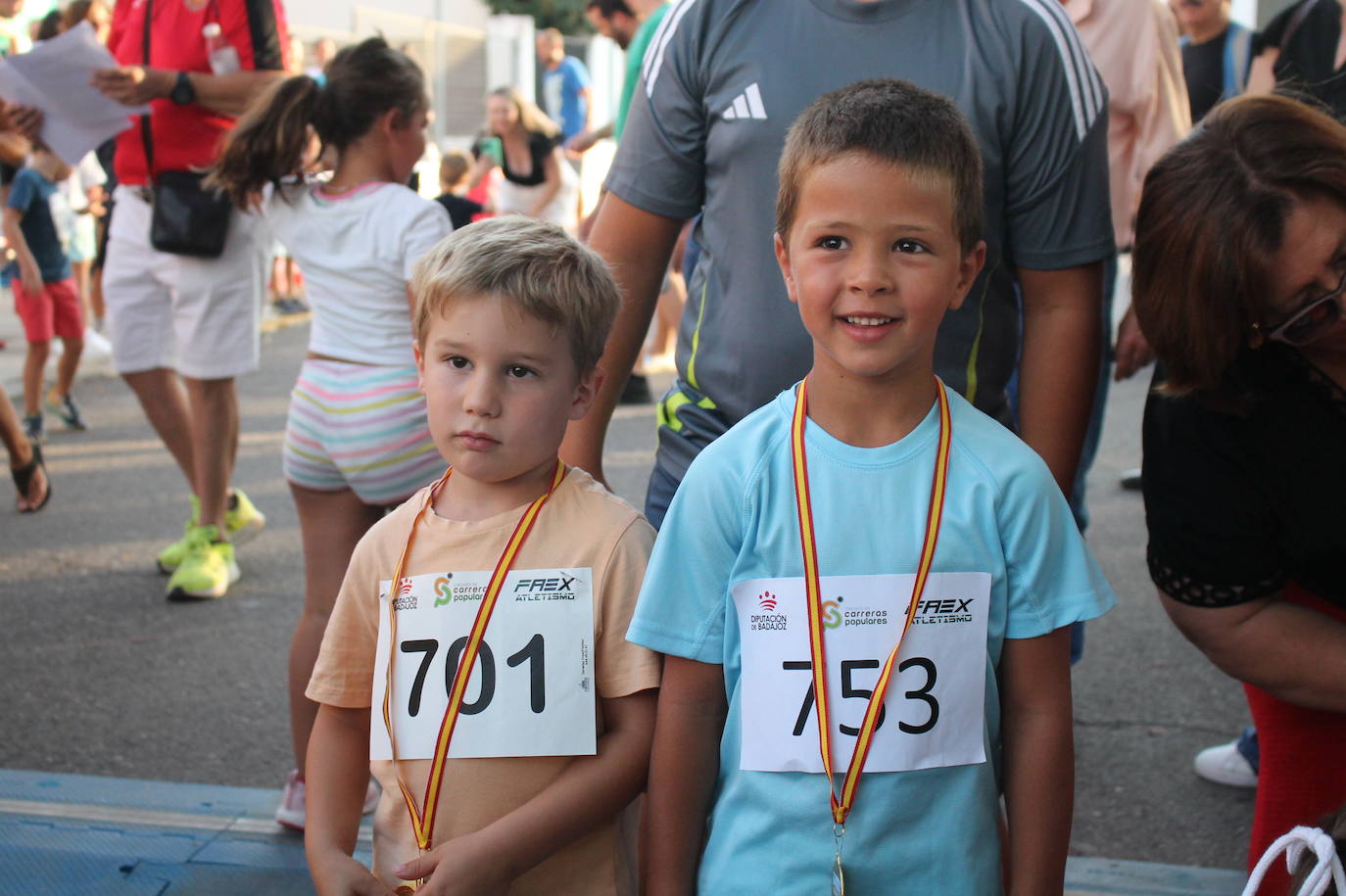 Fotos| Unos 200 atletas participan en la II Milla Urbana de Monesterio