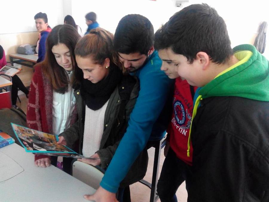 Alumnado de cuarto de la E.S.O. durante el taller sobre consumo responsable 