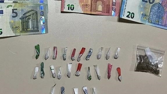 Tres arrestados con 25 papelinas de una mezcla de heroína y cocaína