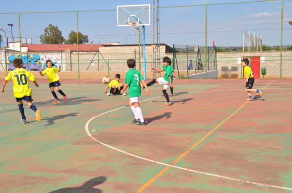 Partido de fútbol infantil 