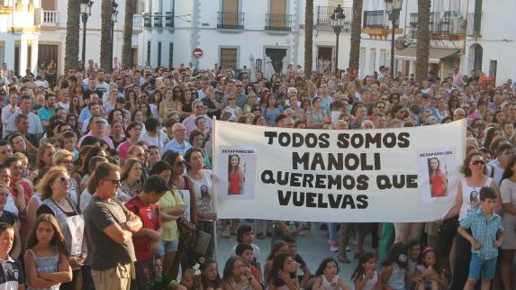 Los vecinos arroparon a la familia con su desinteresado apoyo y cariño 