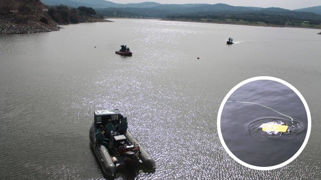 Efectivos de los GEAS hoy en el pantano de Tentudía 