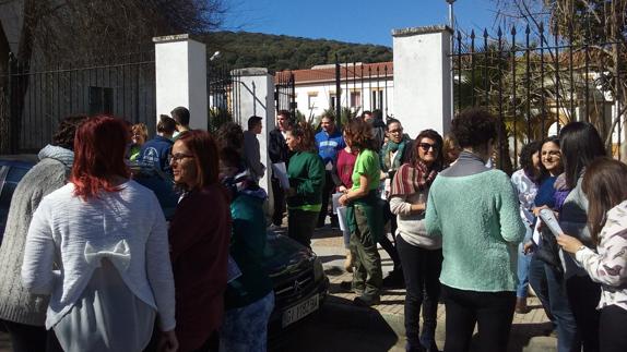 Durante el parón a las puertas de la UDMF 'Las Moreras' de Monesterio 