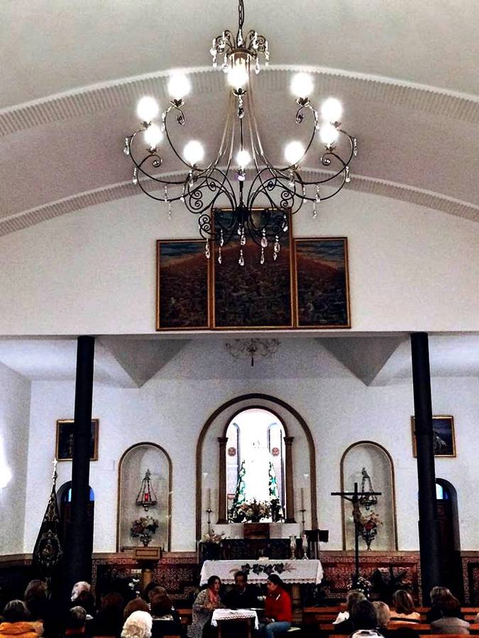 Vista de la Ermita con la lámpara ya instalada 