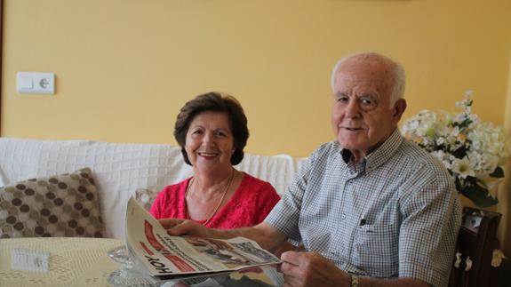 Isabel y Manolo en su casa de Monesterio