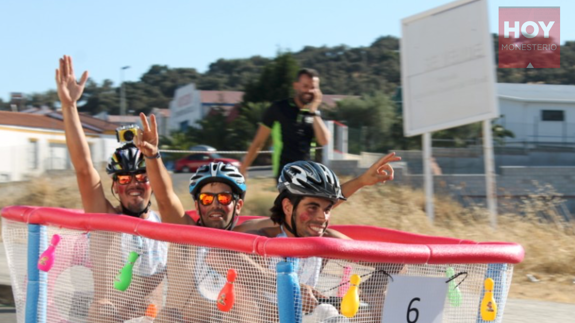 Gata, David y Kiko durante su participación en la carrera de Autos Locos 