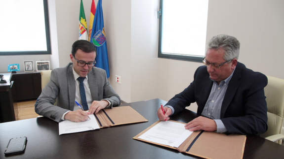 Durante la firma, esta mañana 