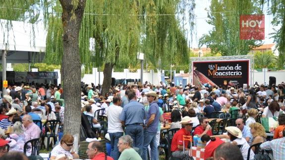 Ambiente en el Día del Jamón de Monesterio 