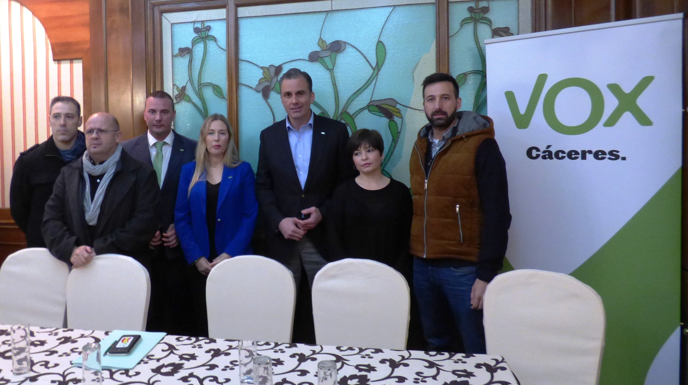 Ortega Smith con integrantes de Vox Navalmoral 