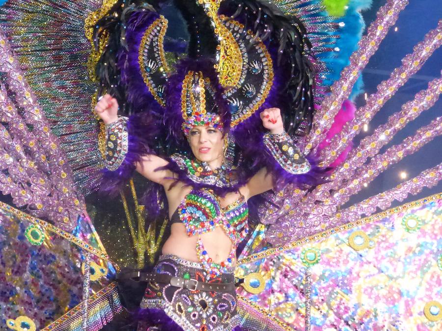 Carla Fraile en categoría infantil con 'Mi reflejo'; Sheila Mirasierra en juvenil con 'Calypso' y María Luisa Lamadrid en senior con 'Wimby Tamu', fueron elegidas reinas del Carnaval 2019 en la gala que se celebró en la tarde-noche del sábado en el pabellón polideportivo, que se quedó pequeño, con decenas de personas sin poder acceder al completarse el aforo. Más información en HOY. 