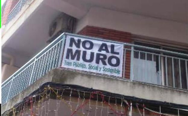 No al Muro pide llenar los balcones con mensajes de rechazo a la propuesta del tren