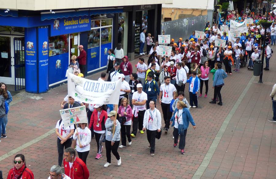 «¿Os ha gustado? ¿Lo habéis pasado bien? Pues el año que viene ¡más y mejor!». Así se despedía Joel, en representación del Taller Ocupacional, de los cientos de deportistas de toda la región reunidos el viernes en el parque municipal en la clausura de los 35º Jedes, los Juegos Extremeños del Deporte Especial que se han celebrado en Navalmoral. El acto en el parque fue el colofón del Cross de la Amistad que tradicionalmente cierra los Jedes.