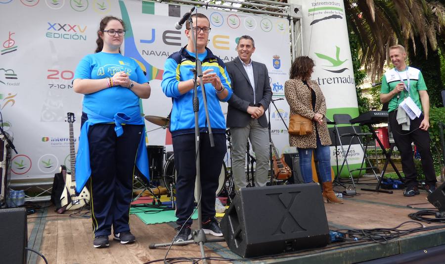 Alba y Joel abrieron las intervenciones 