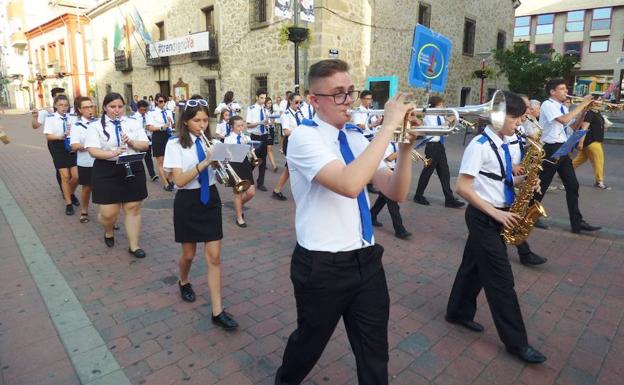 Pasacalles por la zona peatonal 