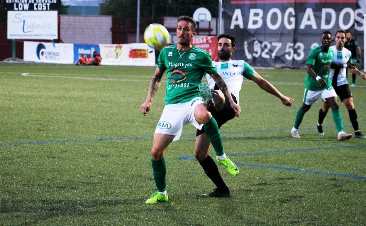 Adrián evita la goleada del Moralo ante el Jerez, que solo encaja dos goles