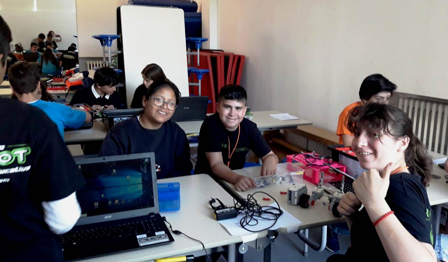 Samira, Samuel y Carla en plena tarea 