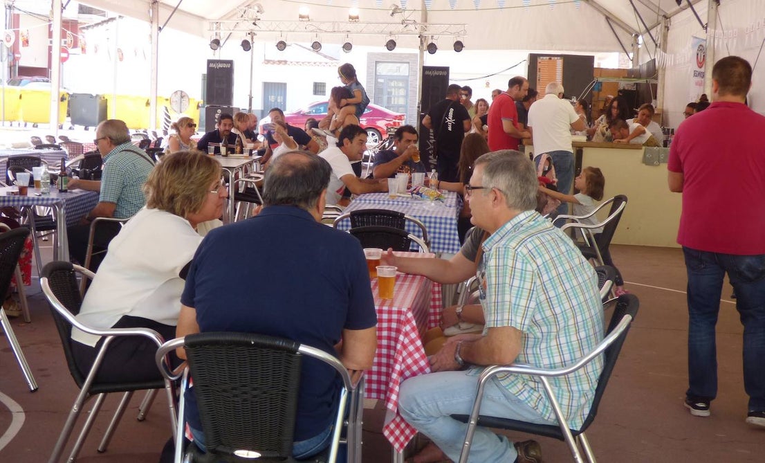 Mucho calor y mucho público en la calle, en las plazas, en bares y en terrazas y en la mayoría de las actividades realizadas. Así se podrían resumir, a grandes rasgos, las fiestas de San Miguel, aunque lógicamente cada uno hará su propio balance en función de lo que haya disfrutado. Porque también hay quien se queja del exceso de ruidos, de la acumulación de basuras y de la falta de civismo. Repasamos las fiestas en casi 30 fotografías, aunque podrían ser muchas más.