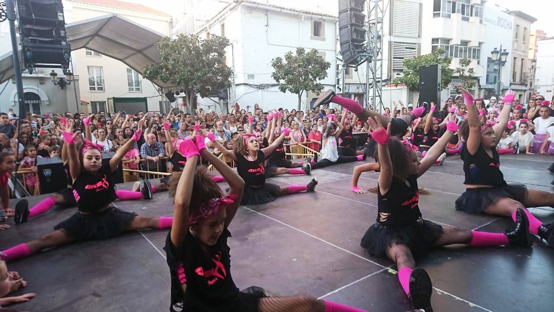 Mucho calor y mucho público en la calle, en las plazas, en bares y en terrazas y en la mayoría de las actividades realizadas. Así se podrían resumir, a grandes rasgos, las fiestas de San Miguel, aunque lógicamente cada uno hará su propio balance en función de lo que haya disfrutado. Porque también hay quien se queja del exceso de ruidos, de la acumulación de basuras y de la falta de civismo. Repasamos las fiestas en casi 30 fotografías, aunque podrían ser muchas más.