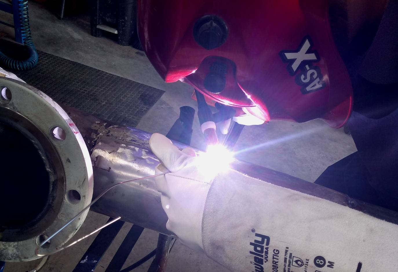 Alumno del curso en plena tarea 