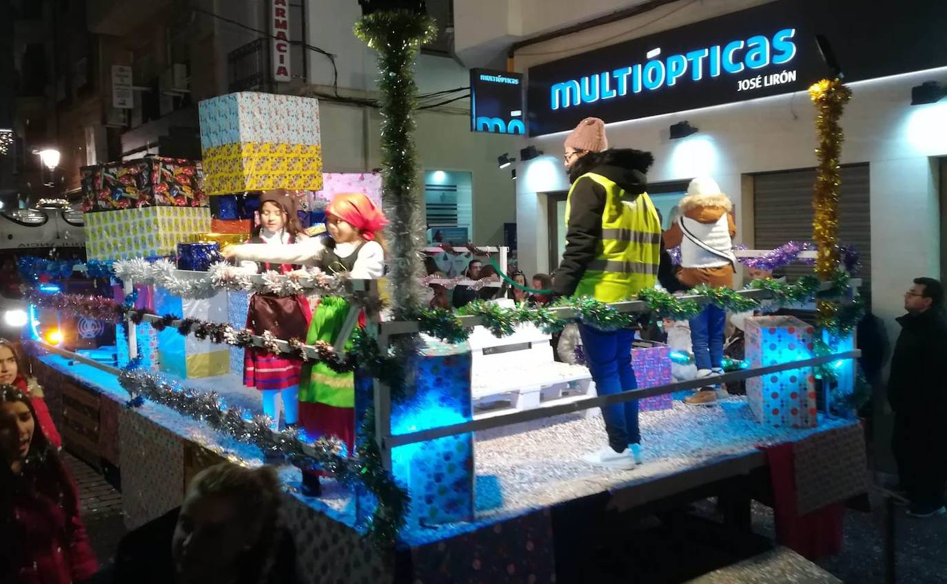 Fotos: La cabalgata de los Reyes Magos despide la Navidad