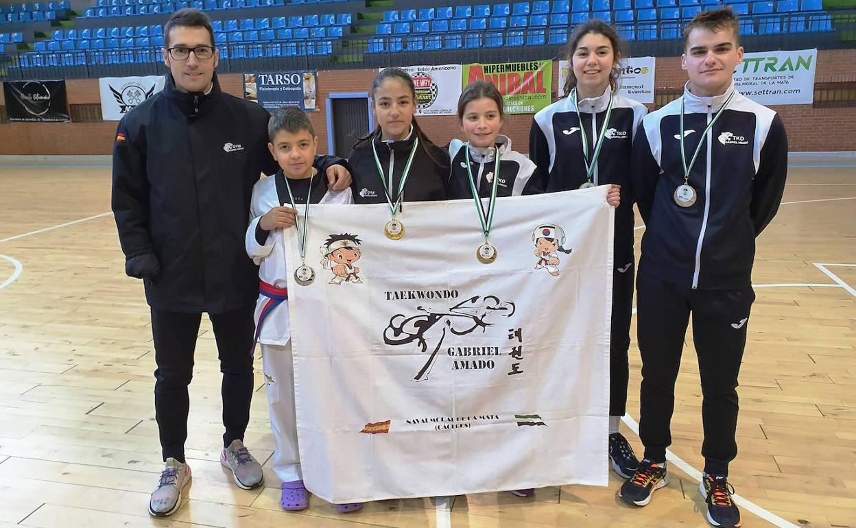 Marina Ripoll, Erika Jarilla y Alba Serrano, campeonas de Extremadura de taekwondo