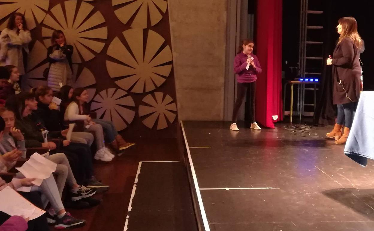 Los escolares preguntan a la alcaldesa