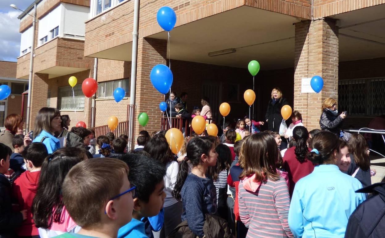 Celebración del Día del Cáncer Infantil en el colegio Sierra de Gredos 