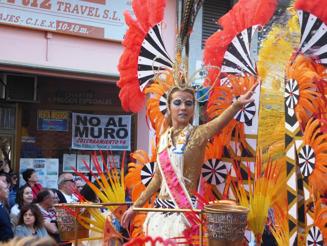 Fotos: Desfile de carrozas y comparsas