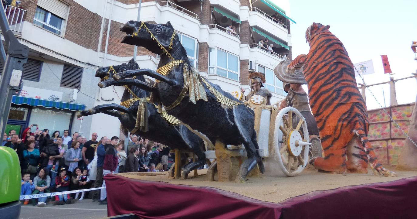Fotos: Desfile de carrozas y comparsas