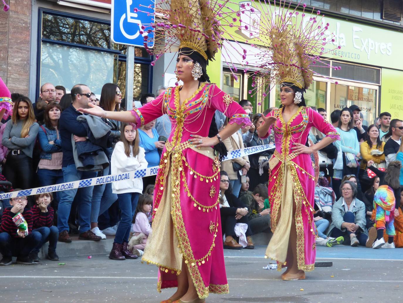 Fotos: Desfile de carrozas y comparsas