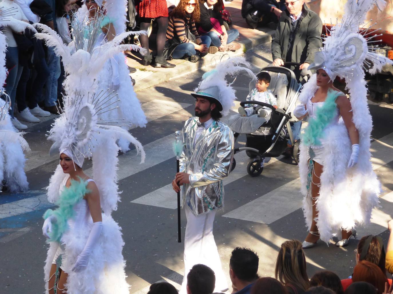 Fotos: Desfile de carrozas y comparsas