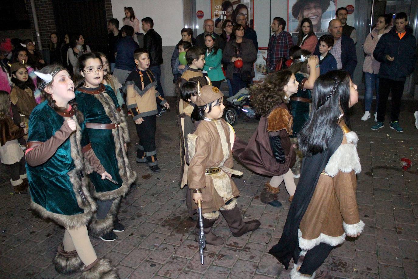 Fotos: Pasacalles carnavalero