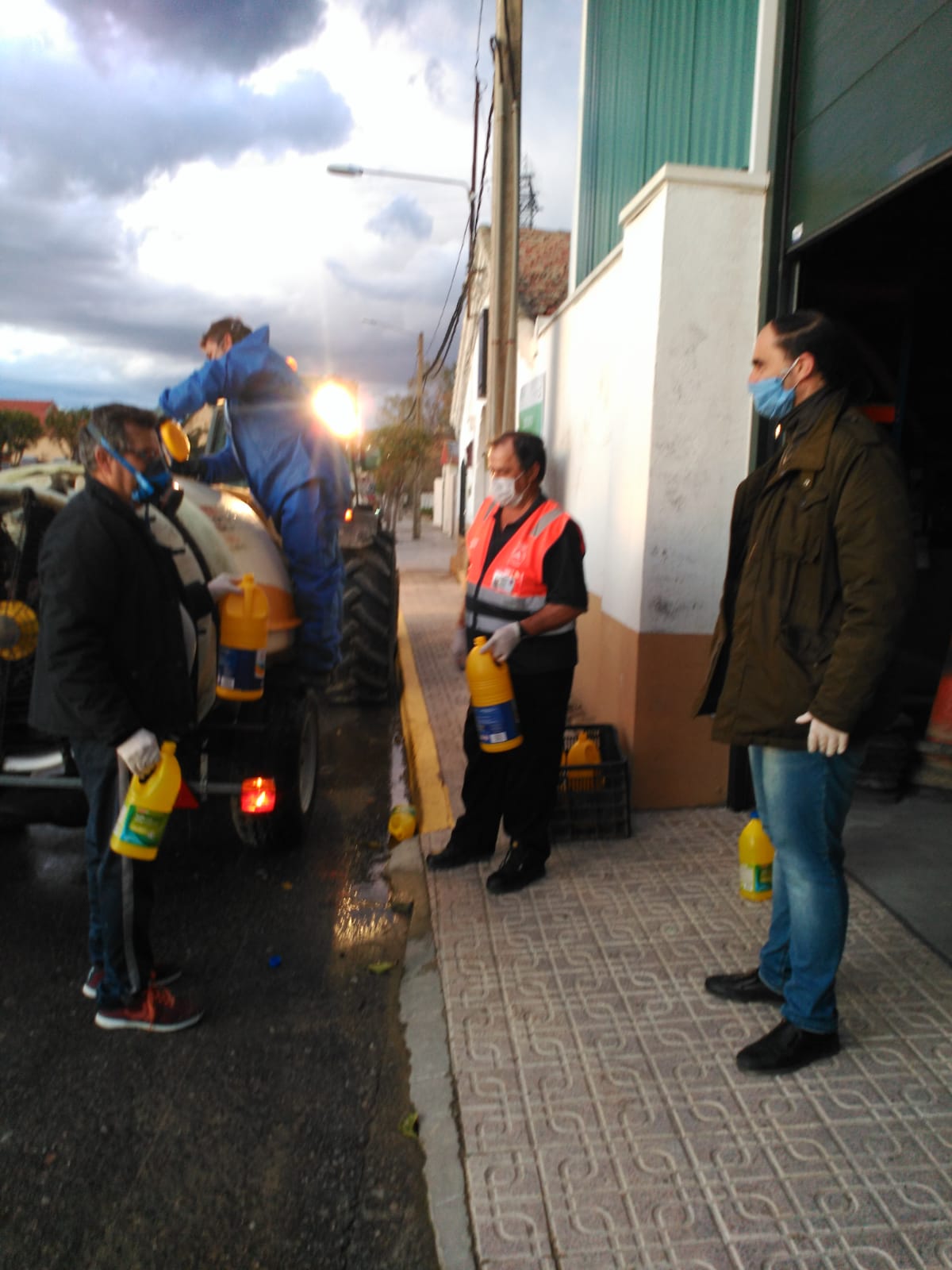 Labores de desinfección de las vías públicas 