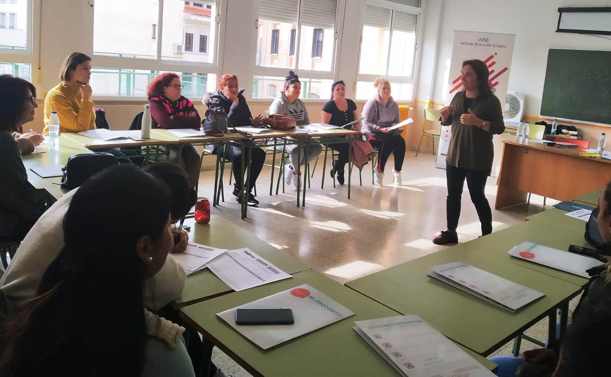 Fundación Mujeres reanuda sus programas en Rosalejo, Talayuela, Peraleda de la Mata y Navalmoral