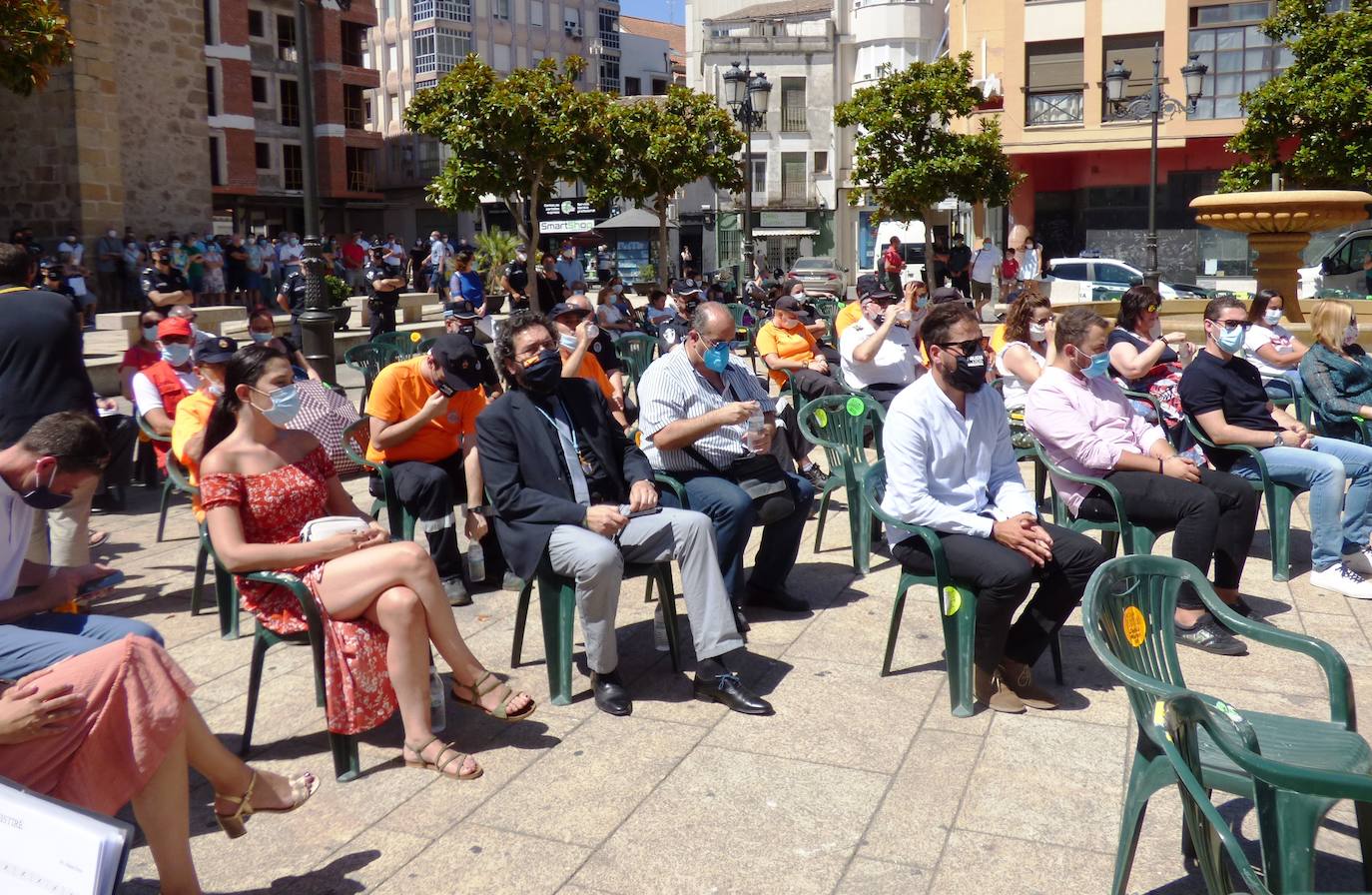 Fotos: Homenaje en la plaza de España