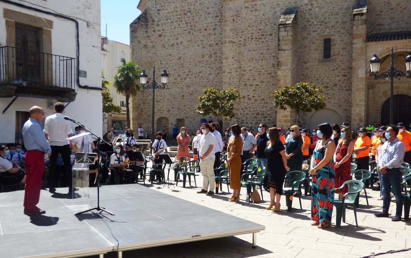 Fotos: Homenaje en la plaza de España