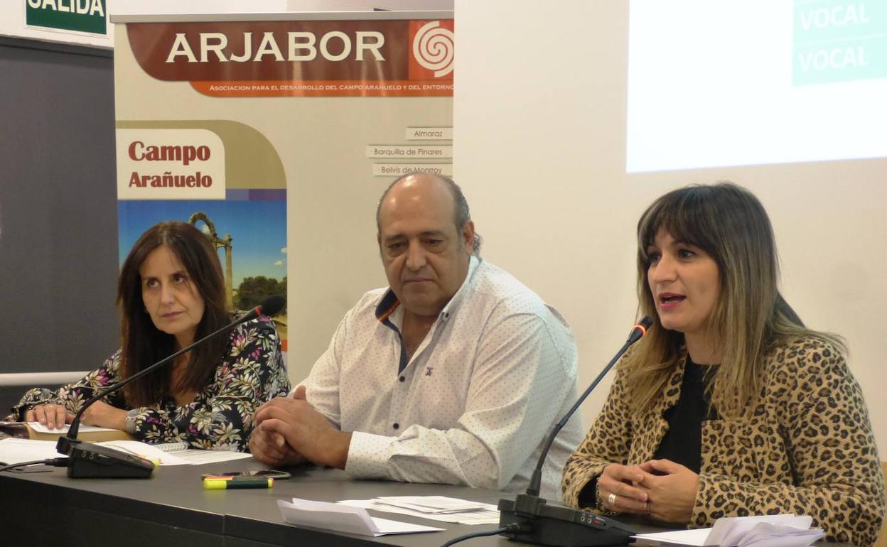 En primer plano Raquel Medina, presidenta de Arjabor 