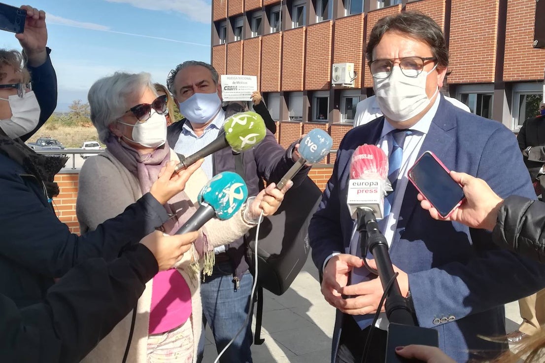 Fotos: El consejero de Sanidad visita el hospital