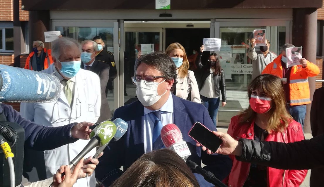 Fotos: El consejero de Sanidad visita el hospital