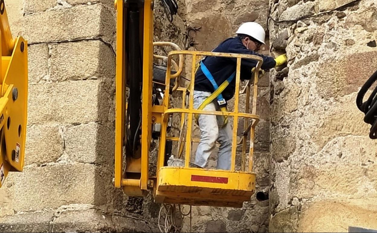 Continúan las mejoras en la iglesia de San Pedro ad Vincula, de Casatejada