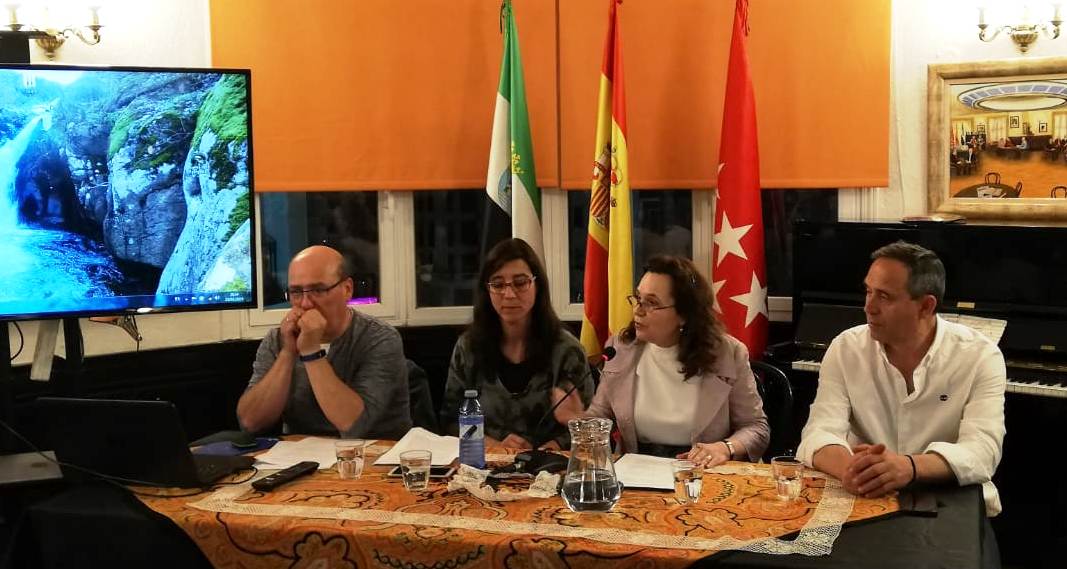 Segunda por la derecha, en un acto en el Hogar Extremeño 