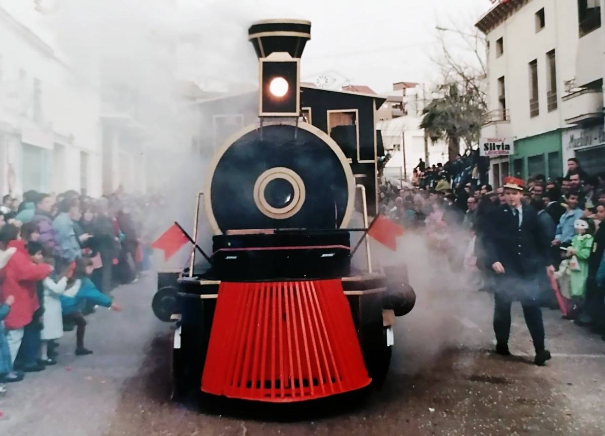 Llegada del AVE a Navalmoral, con Maxi como jefe de estación. Carnaval 1981. Escuela Taller Campana de la Mata.