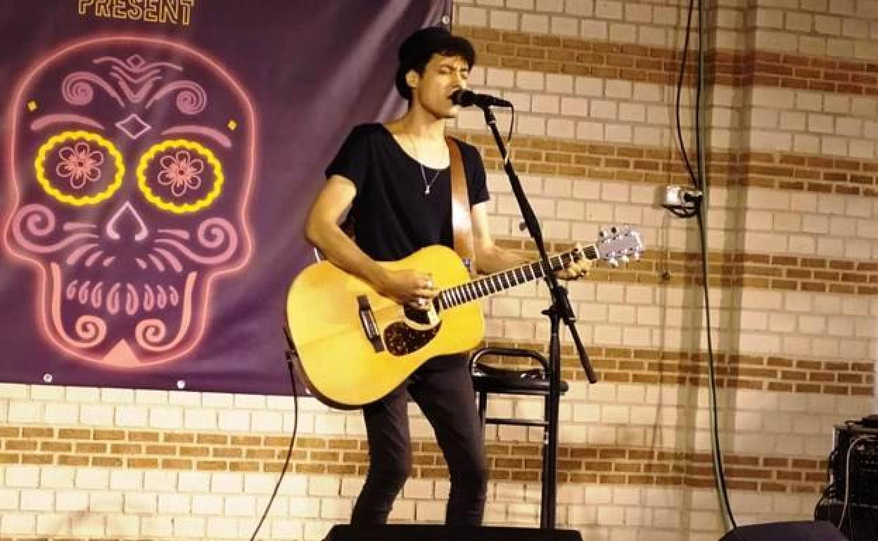 El músico local Alex Martín compartirá escenario con Iván Ferreiro el 19 de junio en el parque municipal