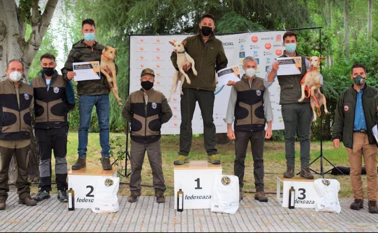 Richard Herreruela y su perra 'Curiosa' ganan el Campeonato de Extremadura de Podenco Andaluz