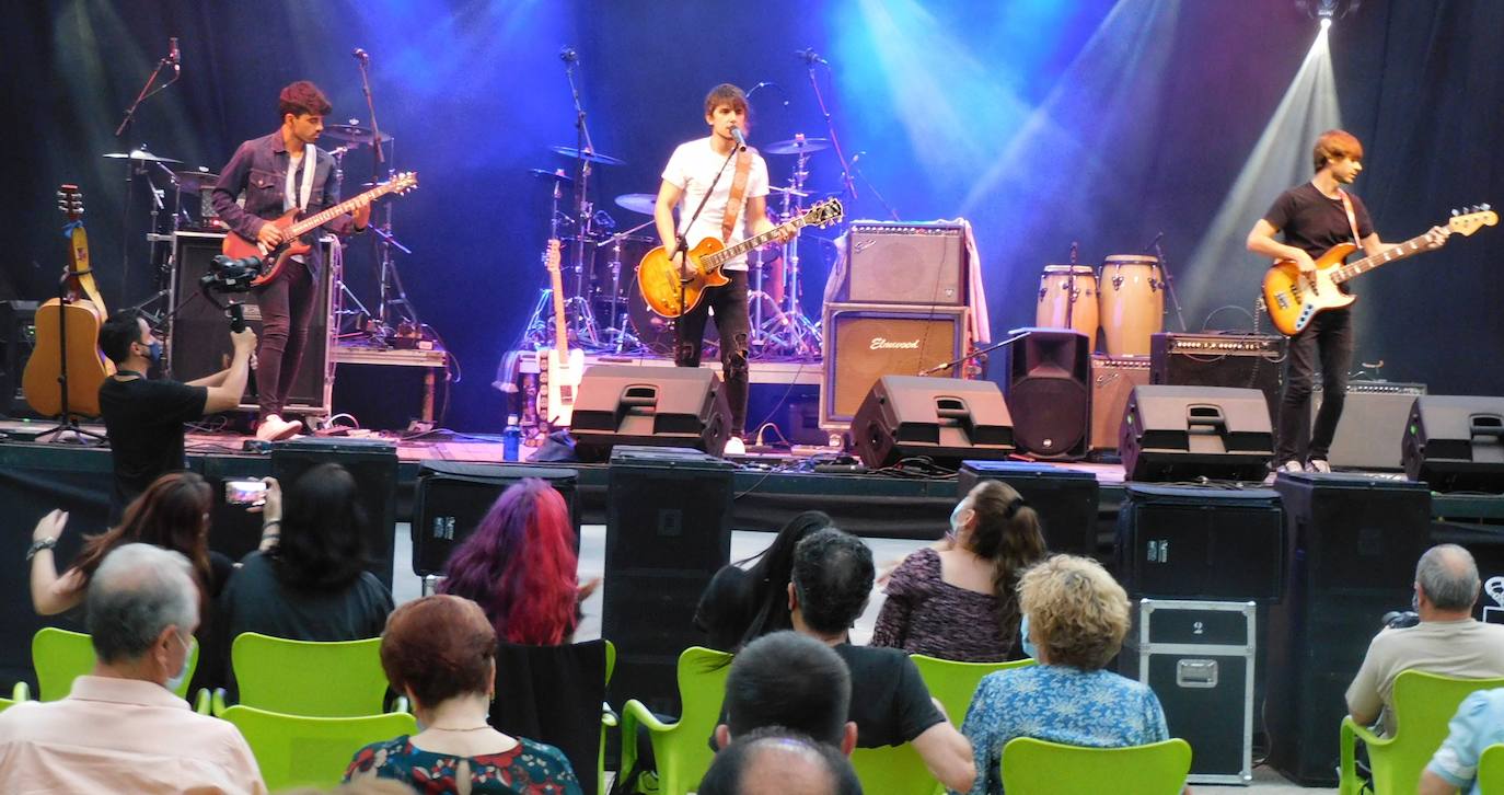 Turgot sobre el escenario instalado en el parque 