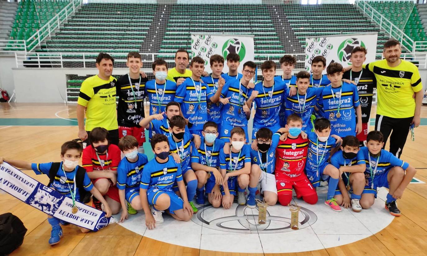 Cadetes y alevines de Navalmoral FS, campeones de Extremadura 