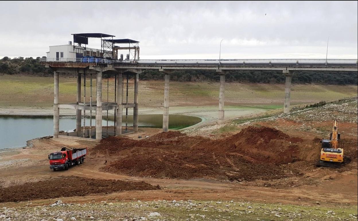 Los regantes de Peraleda de la Mata vuelven a tener agua tras nueve días
